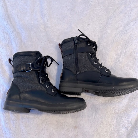 Ugg waterproof boots. Size 7 - Picture 3 of 9